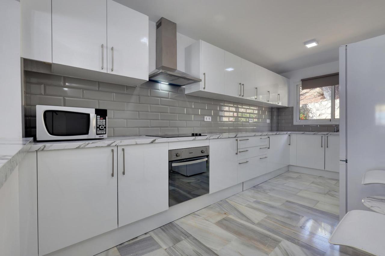 Quaint 2 Bedroom Townhouse With Pool Close To Sea! Benalmádena Eksteriør billede