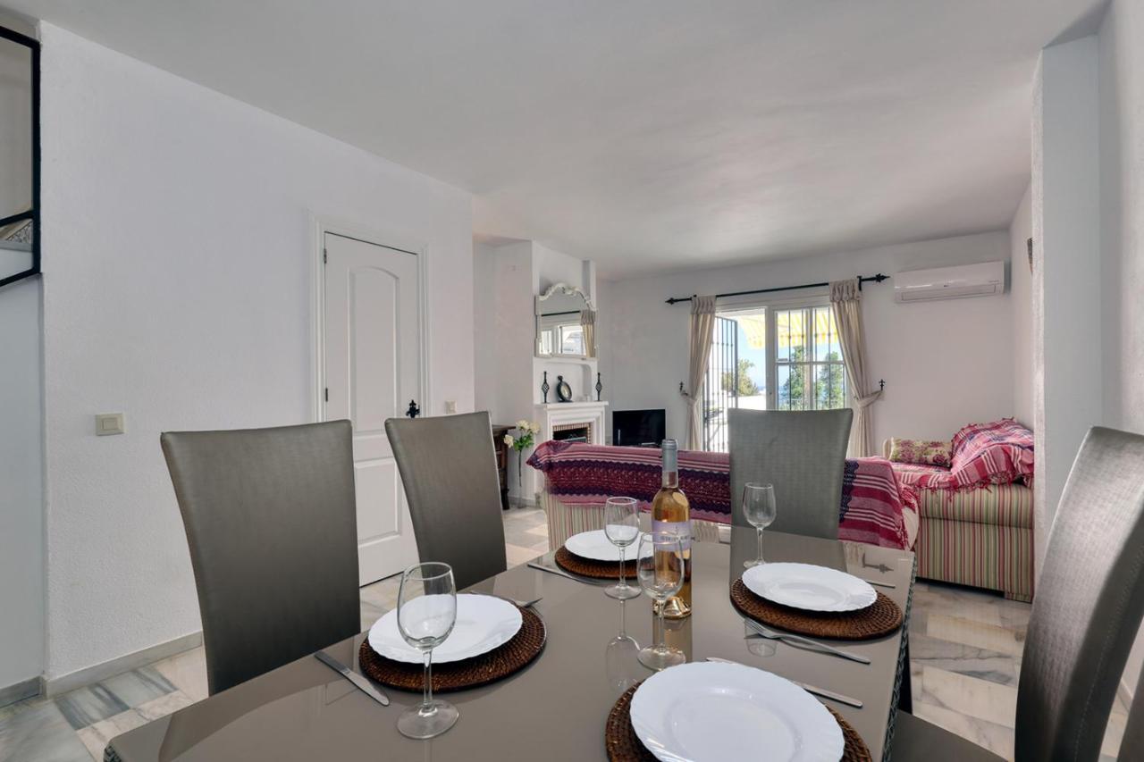 Quaint 2 Bedroom Townhouse With Pool Close To Sea! Benalmádena Eksteriør billede
