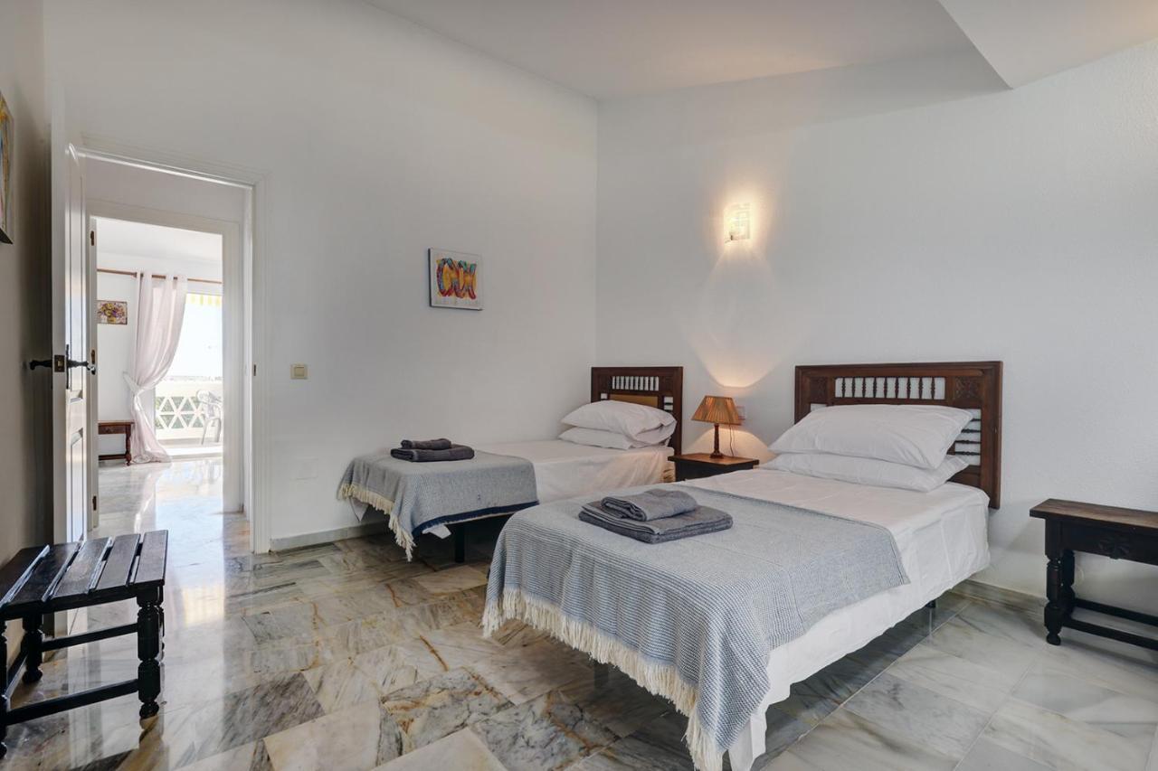 Quaint 2 Bedroom Townhouse With Pool Close To Sea! Benalmádena Eksteriør billede