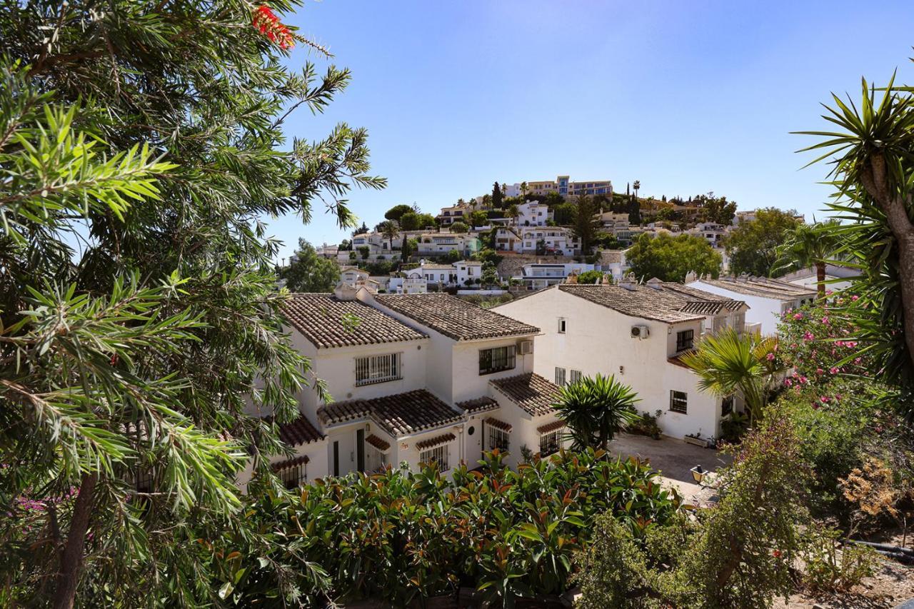 Quaint 2 Bedroom Townhouse With Pool Close To Sea! Benalmádena Eksteriør billede