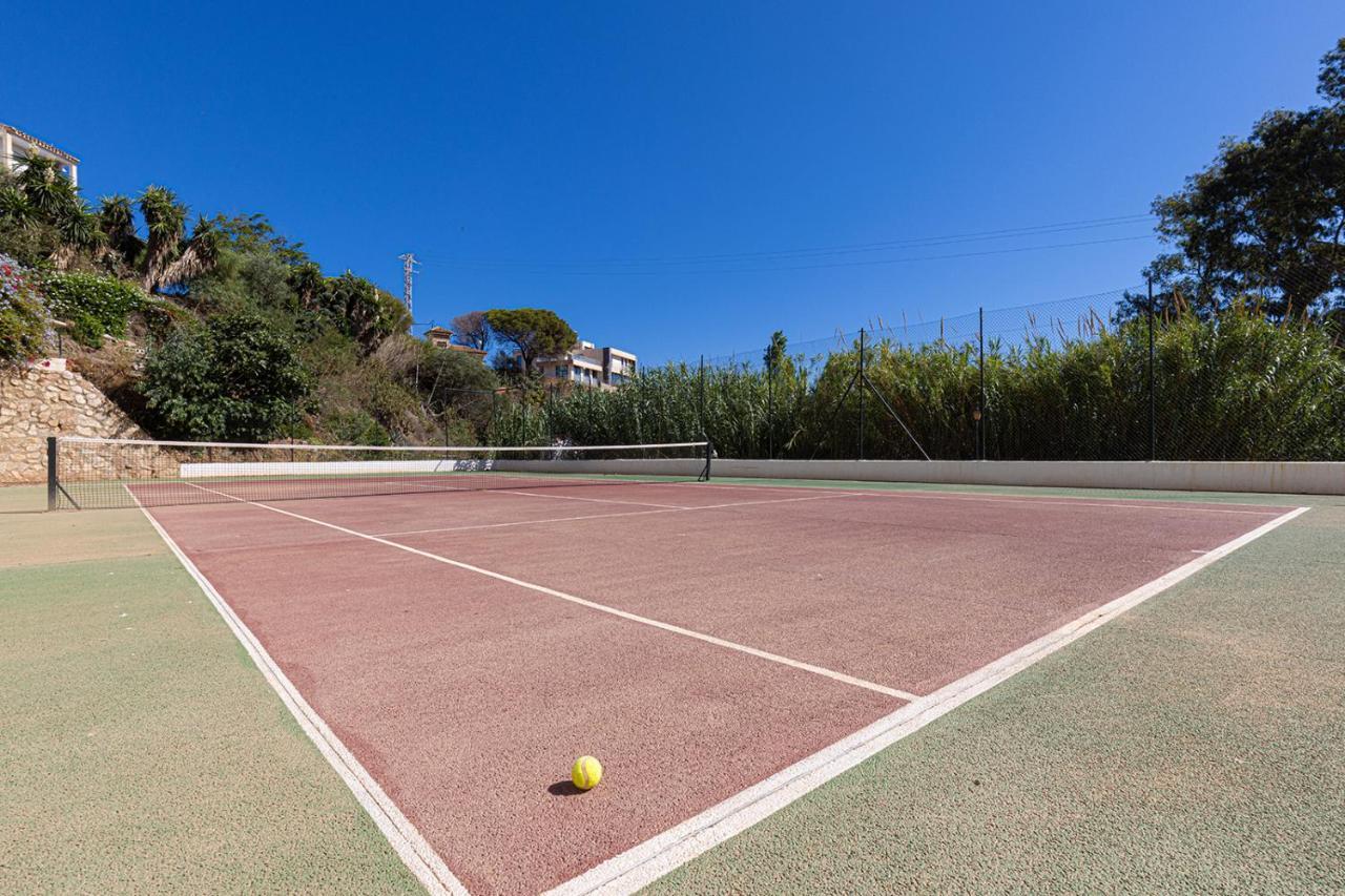 Quaint 2 Bedroom Townhouse With Pool Close To Sea! Benalmádena Eksteriør billede