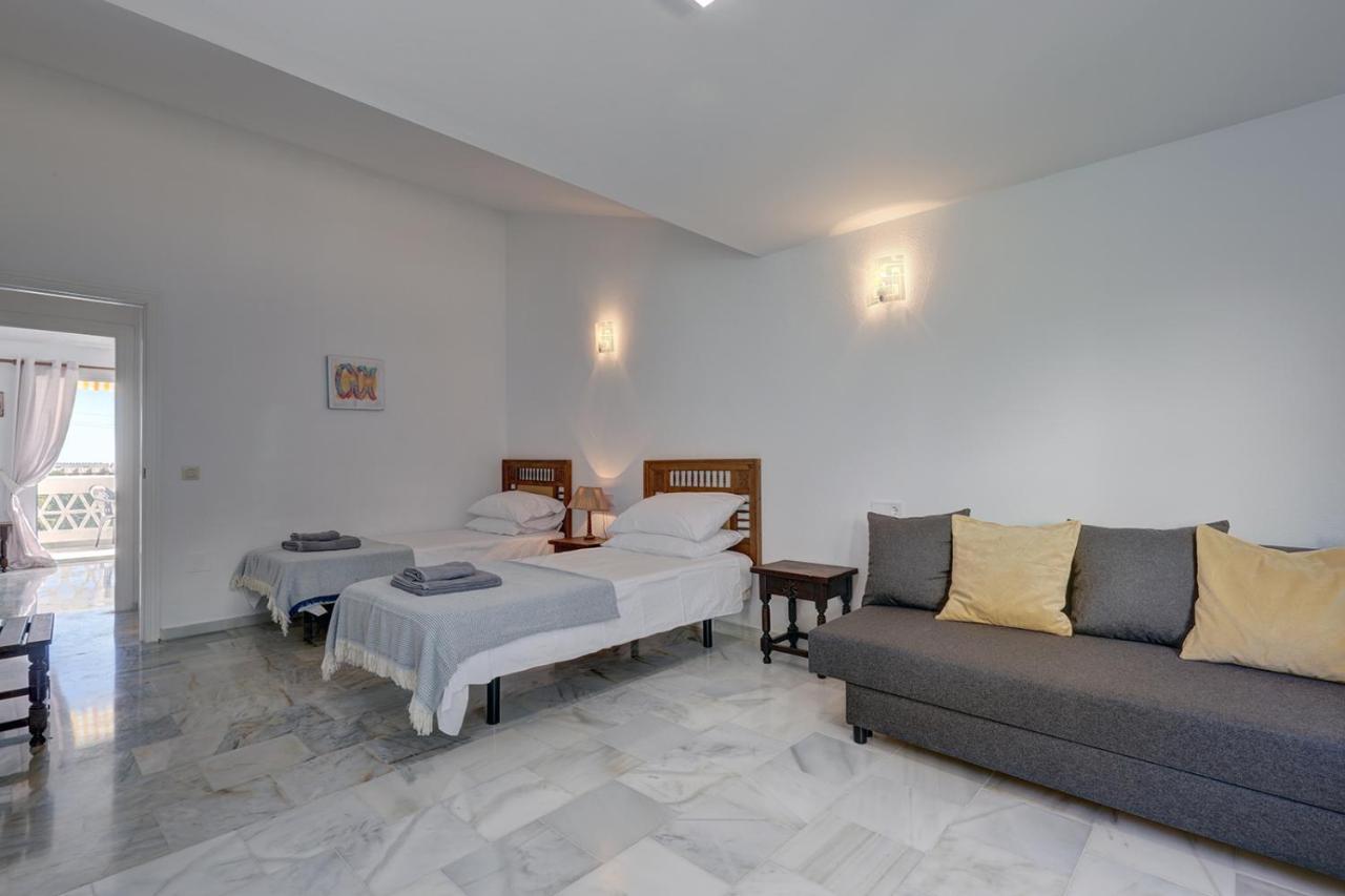 Quaint 2 Bedroom Townhouse With Pool Close To Sea! Benalmádena Eksteriør billede