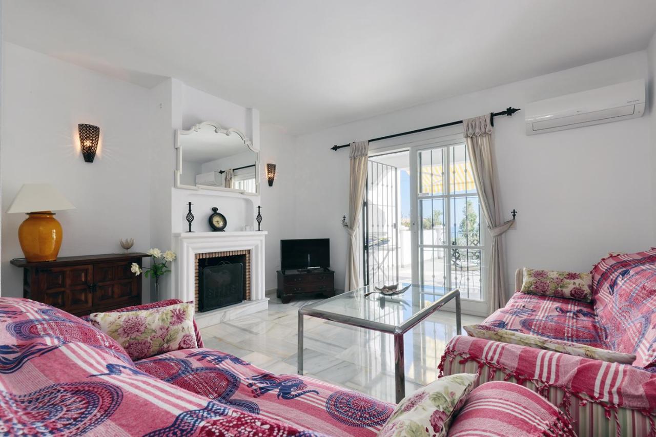 Quaint 2 Bedroom Townhouse With Pool Close To Sea! Benalmádena Eksteriør billede