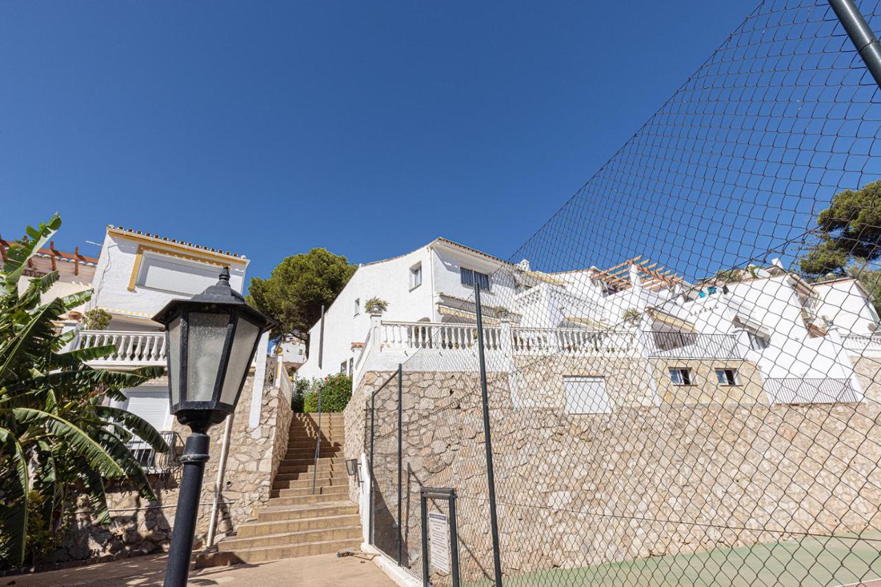 Quaint 2 Bedroom Townhouse With Pool Close To Sea! Benalmádena Eksteriør billede