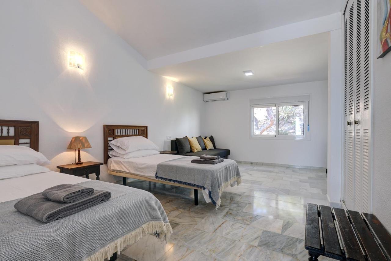 Quaint 2 Bedroom Townhouse With Pool Close To Sea! Benalmádena Eksteriør billede